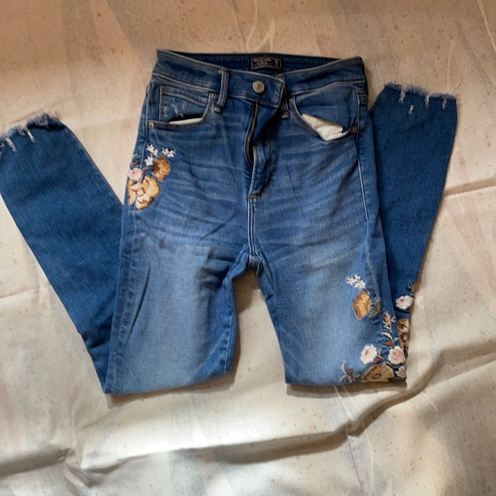 Embroidered high rise super skinny ankle jeans